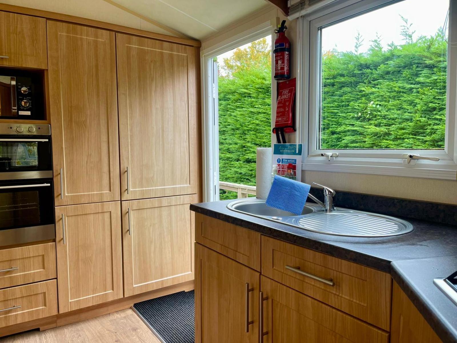 Severnside Boat And Caravan Park Gloucestershire - Caravan 1 Deerhurst Eksteriør billede